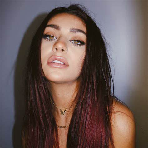 ANDREA RUSSETT